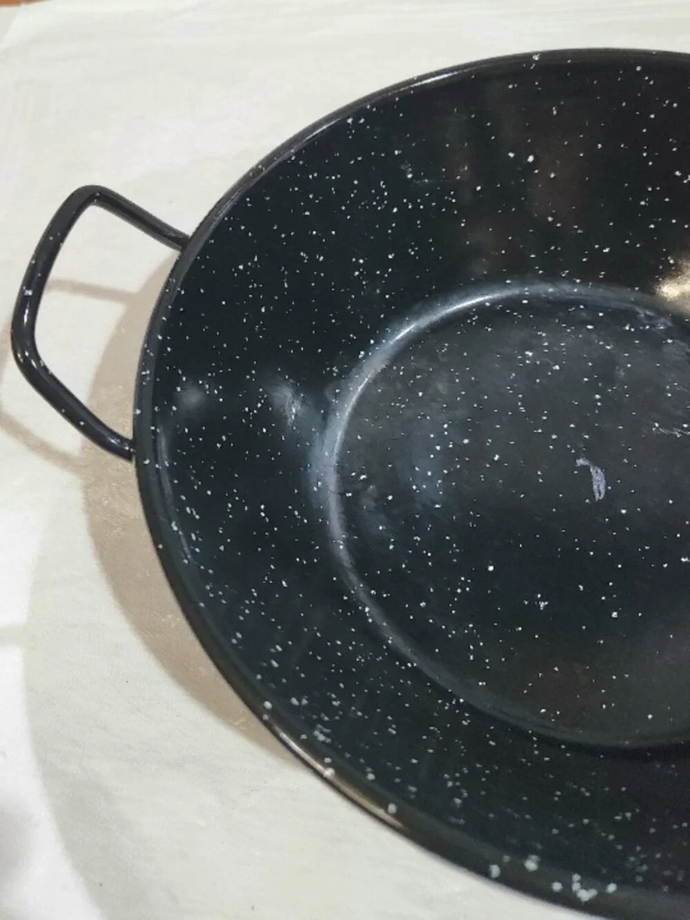 Black Speckled Enamelware Pan w/Handles 9.5 inch